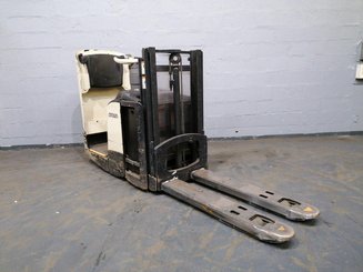 Gabelhochhubwagen mit klappbarer Plattform Crown DT3040