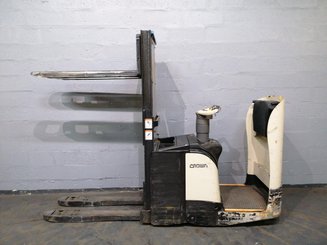 Gabelhochhubwagen mit klappbarer Plattform Crown DT3040
