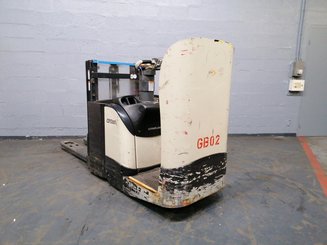 Gabelhochhubwagen mit klappbarer Plattform Crown DT3040