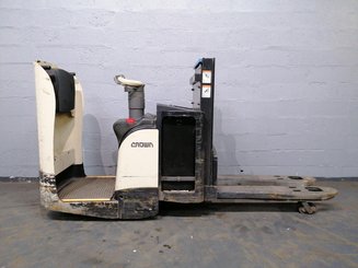 Gabelhochhubwagen mit klappbarer Plattform Crown DT3040