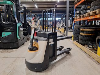 Niederhubwagen mit Deichsel Crown WP3080