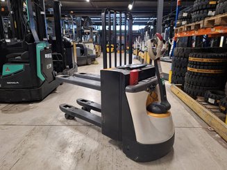 Niederhubwagen mit Deichsel Crown WP3080
