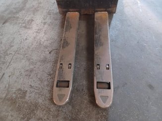 Niederhubwagen mit Deichsel Crown WT3040 2.00