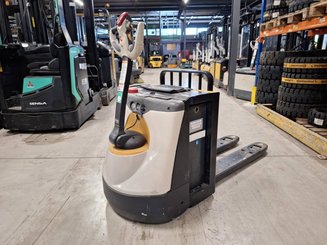 Niederhubwagen mit Deichsel Crown WP3080