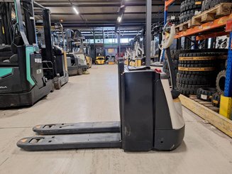 Niederhubwagen mit Deichsel Crown WP3080