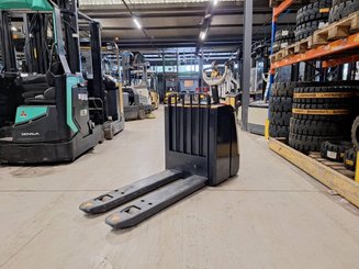 Niederhubwagen mit Deichsel Crown WP3080