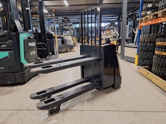 Niederhubwagen mit Deichsel Crown WP3080