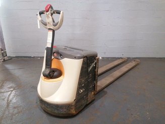 Niederhubwagen mit Deichsel Crown WP3020