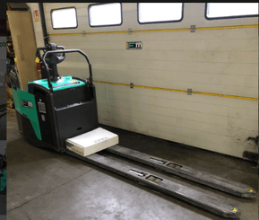 Niederhubwagen Fahrerstand Mitsubishi PBF20N3R Fourches 2400mm