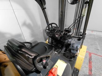 4-Rad Gabelstapler Caterpillar GP40NTD - 2