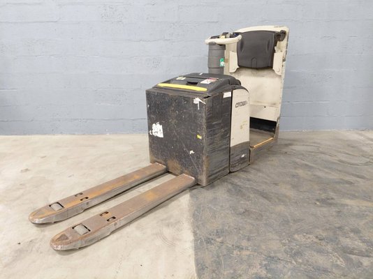 Niederhubwagen Fahrerstand Crown WT3040 2.00 - 1