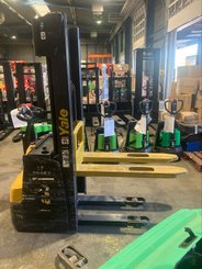 Hochhubwagen Yale MS12AC
