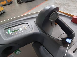 Niederhubwagen Fahrerstand Crown RT4020-2.0