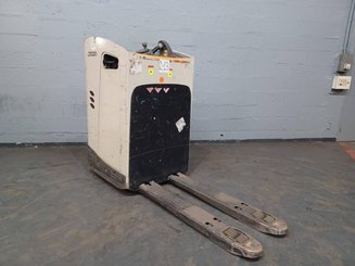 Niederhubwagen Fahrerstand Crown RT4020-2.0