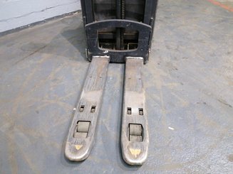 Gabelhochhubwagen mit klappbarer Plattform Crown DT3040