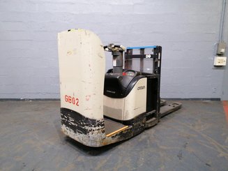 Gabelhochhubwagen mit klappbarer Plattform Crown DT3040