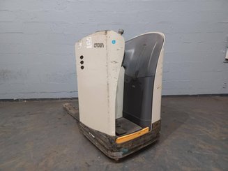 Niederhubwagen Fahrerstand Crown RT4020-2.0