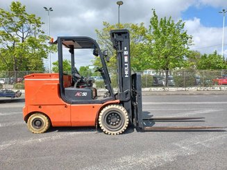 4-Rad Gabelstapler Heli CPD50