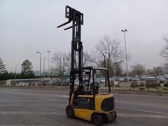 4-Rad Gabelstapler Caterpillar EP25K