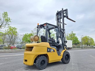 4-Rad Gabelstapler Caterpillar GP35 NTD
