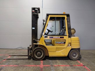4-Rad Gabelstapler Caterpillar GP25 - 4