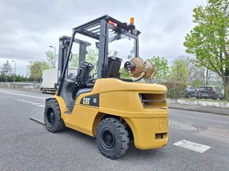4-Rad Gabelstapler Caterpillar GP35 NTD