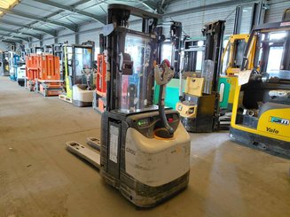Hochhubwagen mit Deichsel Crown ESI4000-12 - 1