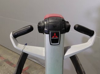 Niederhubwagen Fahrerstand Mitsubishi PBV20N2
