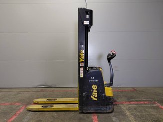Hochhubwagen Yale MS12AC