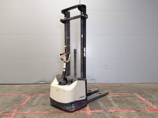 Hochhubwagen mit Deichsel Crown WF3000 - 1