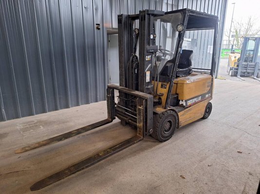 4-Rad Gabelstapler Caterpillar EP25K-PAC - 1