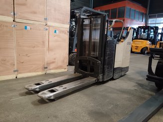 Hochhubwagen mit Deichsel Crown DT3040 2.0