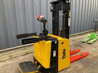 Hochhubwagen Yale MS12X
