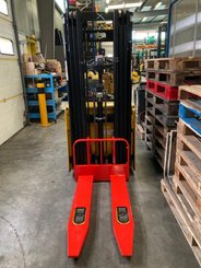 Hochhubwagen Yale MS12X