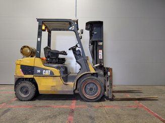 4-Rad Gabelstapler Caterpillar GP30NTD