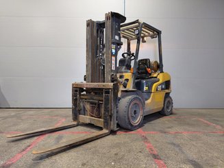 4-Rad Gabelstapler Caterpillar GP30NTD