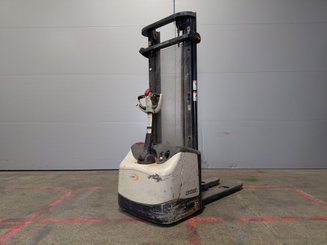 Hochhubwagen mit Deichsel Crown WF3000 10