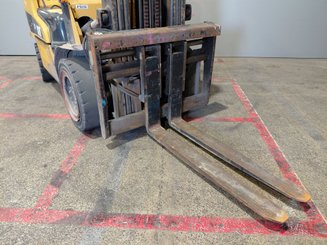 4-Rad Gabelstapler Caterpillar GP30NTD