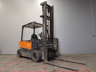 4-Rad Gabelstapler Doosan B50X-7
