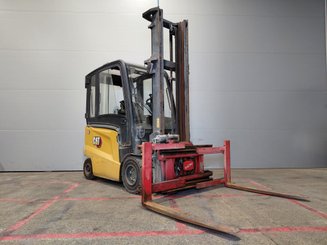 4-Rad Gabelstapler Caterpillar EP30CN