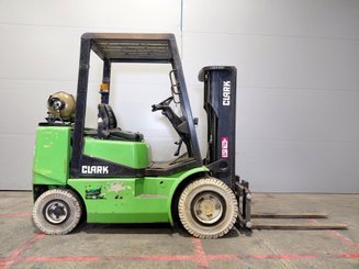 Gasstapler Clark CGP25 - 5