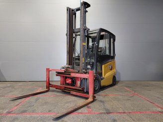 4-Rad Gabelstapler Caterpillar EP30CN