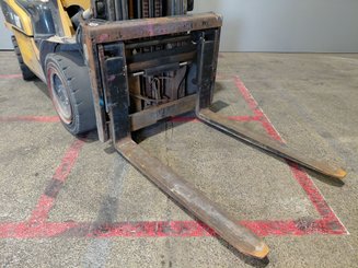 4-Rad Gabelstapler Caterpillar GP30NTD