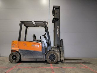 4-Rad Gabelstapler Doosan B50X-7