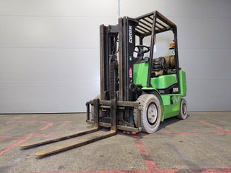 Gasstapler Clark CGP25 - 1