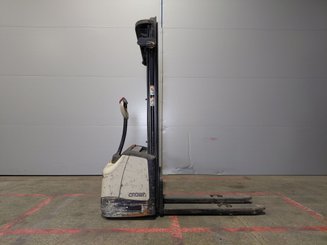 Hochhubwagen mit Deichsel Crown WF3000 10 - 4