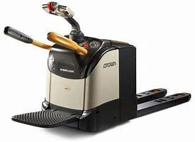 Niederhubwagen Fahrerstand Crown WT3040 - 1