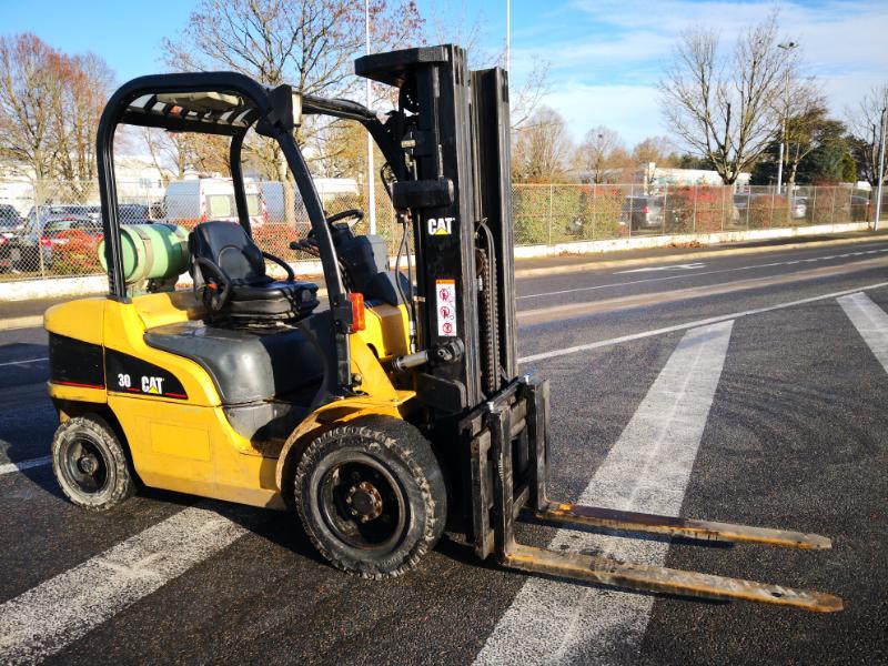 4-Rad Gabelstapler Caterpillar GP30N - 1
