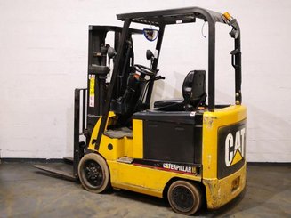 4-Rad Gabelstapler Caterpillar EC25N