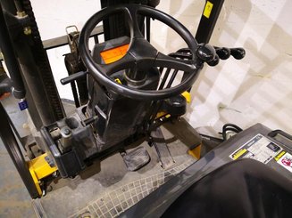 4-Rad Gabelstapler Caterpillar EC25N